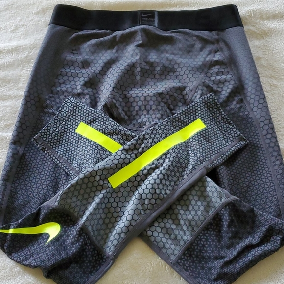 Nike Pro - Picture 3 of 14